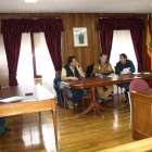 Representantes de ayuntamientos, juntas vecinales y cazadores se reunieron en Riaño.