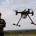 El dron posee una autonomía de vuelo de 20 minutos y un techo operativo de dos kilómetros.