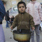 Un niño, en un centro de beneficencia del centro de Grecia.