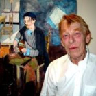 El artista británico Tin Behrens junto a una de sus obras