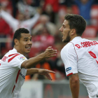 Carriço celebra con su compañero Kolodziejczak el gol marcado al Rayo Vallecano.