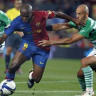 Samuel Eto-™o, a la izquierda, es una de las preocupaciones del Racing de Santander para el partido