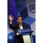 Rajoy, en la clausura del XIV congreso del PPC. ALBERTO ESTÉVEZ