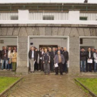 Los trabajadores, ayer en el acto de homenaje de Endesa.