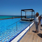 La ministra de Turismo de España, Reyes Maroto, recorre hoteles de empresas españolas en Cuba.