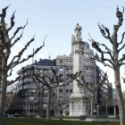 Vista de la plaza de la Inmaculada, con sus árboles aguardando la primavera.