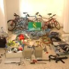 Material incautado por la Guardia Civil en un céntrico piso de la capital