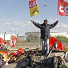 Un piquete bloquea el acceso a un depósito de gasolina en Frontignan-la-Peyrade.