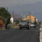 Los vehículos circulaban ayer por la avenida del Canal, a la altura de varias paradas de bus.
