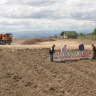 La imagen de archivo es del verano del 2007, con protestas vecinales en la era del Acebo.