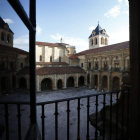 Claustro de San Isidoro donde se celebraron las Cortes de 1188, reconocidas por la Unesco. JESÚS F. SALVADORES