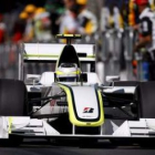 El piloto brasileño Rubens Barrichello, de Brawn GP, conduce su monoplaza en el GP de Melbourne