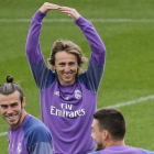 Modric, Bale y Kovacic, durante el entrenamiento de este sábado en la ciudad deportiva de Valdebebas.