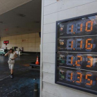 Precios de los carburantes expuestos en una gasolinera.