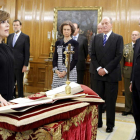 Sáenz de Santamaría juró ante el Rey Juan Carlos, en la Zarzuela, como vicepresidenta.