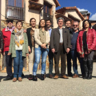 Los cargos del PSOE, ayer, en Carrocera. DL