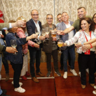 Los socialistas celebran haber vuelto a ganar las elecciones en Ponferrada. L. DE LA MATA