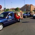 Coches funerarios en una de las rondas de entrada a la ciudad