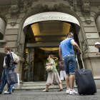 Turistas extranjeros en un hotel de las Ramblas