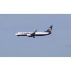 Un avión de Ryanair sobrevuela León