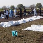Los peritos forenses trabajan en el lugar en el que tuvo lugar la explosión. EFE / MLA