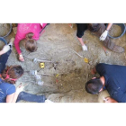 Los arqueólogos, durante los trabajos de exhumación realizados en 2010 en Vilavella, Lugo.