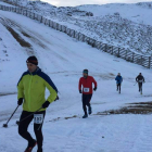 Más de doscientos corredores tomaron parte en la segunda edición del Snow Cross de Leitariegos, que este año era además Campeonato de Castilla y León. DL