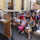 Los galardonados en el concurso de Cuentos y Poesía recitan sus obras al público .