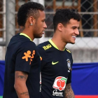 Neymar y Coutinho, en el entrenamiento de la selección brasileña en Porto Alegre.