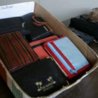 Algunas de las carteras que llegan a la oficina de objetos perdidos de la Policía Local.