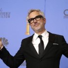 Alfonso Cuarón gana como mejor director en los Globos de Oro 2019 por Roma.