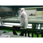 Un grupo de operarios de Vitro en la factoría de La Rozada (Toral) durante el proceso de transformac