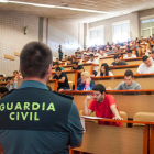 Las oposiciones a las listas de empleo público ganan adeptos. F. OTERO PERANDONES