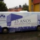 Imagen del Parlabús ayer durante su visita a Villablino