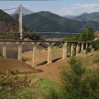 Embalse del Luna, raquítico, visto desde el valle de acceso a Aralla.
