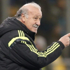Del Bosque gesticula durante el partido ante Ucrania.