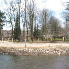 El río Turienzo a su paso por Val de San Lorenzo, junto al parque Doctor Pedro Alonso.