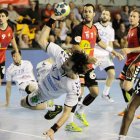 El pivote argentino Gonzalo Carou, en una acción ofensiva el pasado miércoles ante Granollers. SECUNDINO PÉREZ