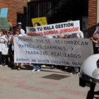 Algunos afectados durante una reciente protesta, en la que anunciaron la huelga de hambre.