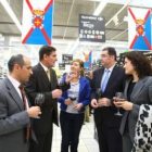 Jesús Celemín, Pedro García, Teresa Magaz, Salvador López y Silvia Franco, ayer en Carrefour