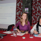 Esperanza Vázquez (izquierda) participó ayer en la jornada de Amulemer-Fademur. SECUNDINO PÉREZ