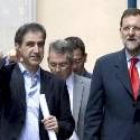 Rajoy junto con Leopoldo Barreda en su visita a Vitoria