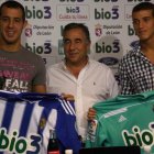 José Fernández Nieto hizo de anfitrión de Urko Vera (iz)  y Leandro Monteagud  en la presentación de ambos en El Toralín.