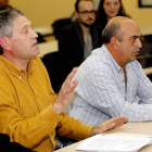 Los alcaldes de Carrizo, Julio Seoánez, y Cimanes, Andrés García, durante la reunión