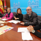 Participantes en las campañas presentadas ayer por el área de Bienestar Social. L. DE LA MATA