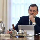 El presidente del Gobierno, Mariano Rajoy, durante la reunión extraordinaria del Consejo de Ministros.