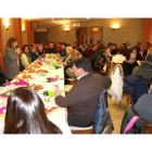 La concejala Doni Álvarez se dirige a los asitentes al Café Solidario, ayer en Valencia.