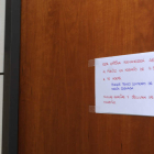 Cartel en la puerta del despacho de la secretaria de UPL donde se da cuenta del horario.