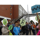 La plantilla de Antibióticos, durante algunas de las manifestaciones en defensa de su empleo.