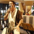 Los músicos leoneses Javier Arias y Julio Aller, en la presentación del disco. RAMIRO